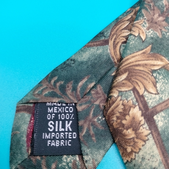 417 Van Heusen Silk Necktie Tie Vintage Filigree Green Gold Made in Mexico - Picture 3 of 7